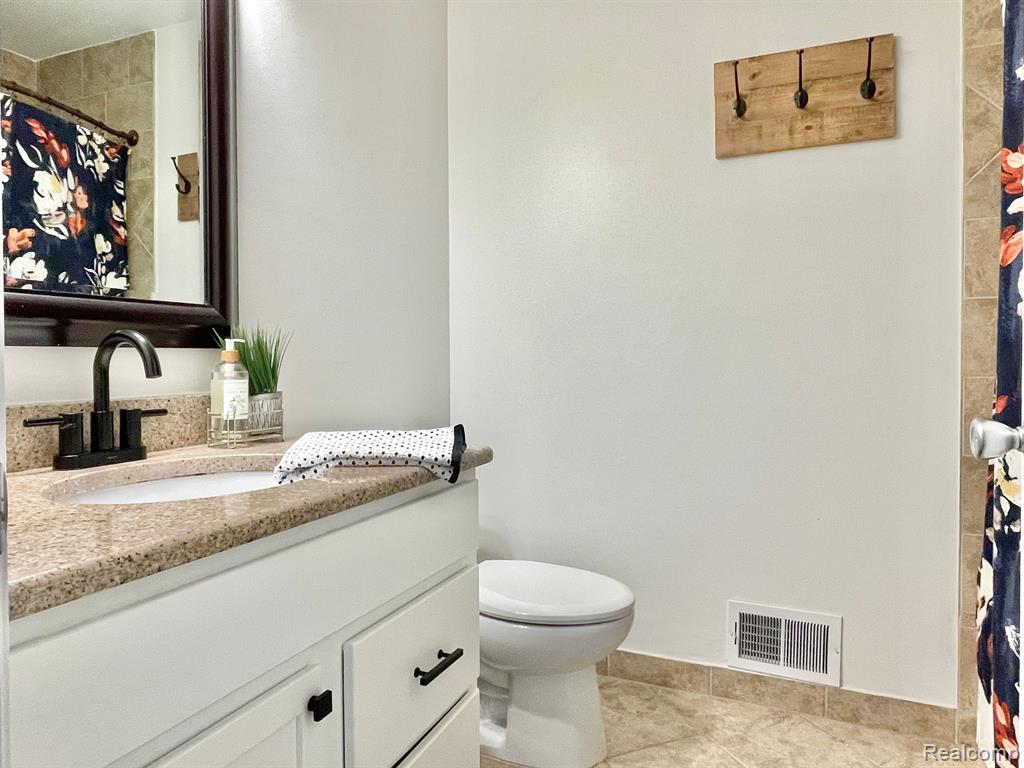 4654 Chapel Drive, Troy, MI 48085 — Photo 15