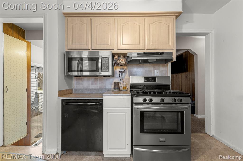 25521 Stanford Street, Dearborn Heights, MI 48125 — Photo 19