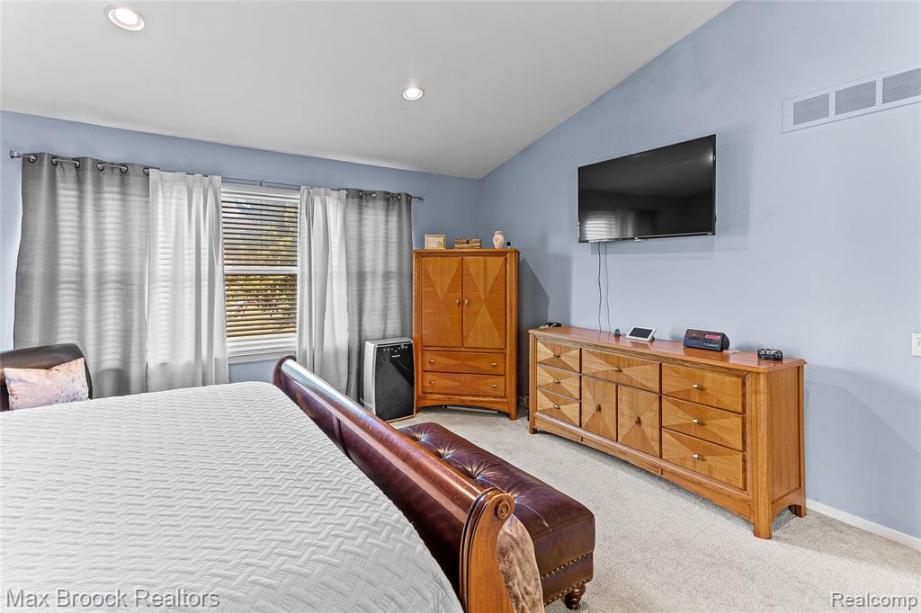 5492 Charrington Court, West Bloomfield, MI 48324 — Photo 28
