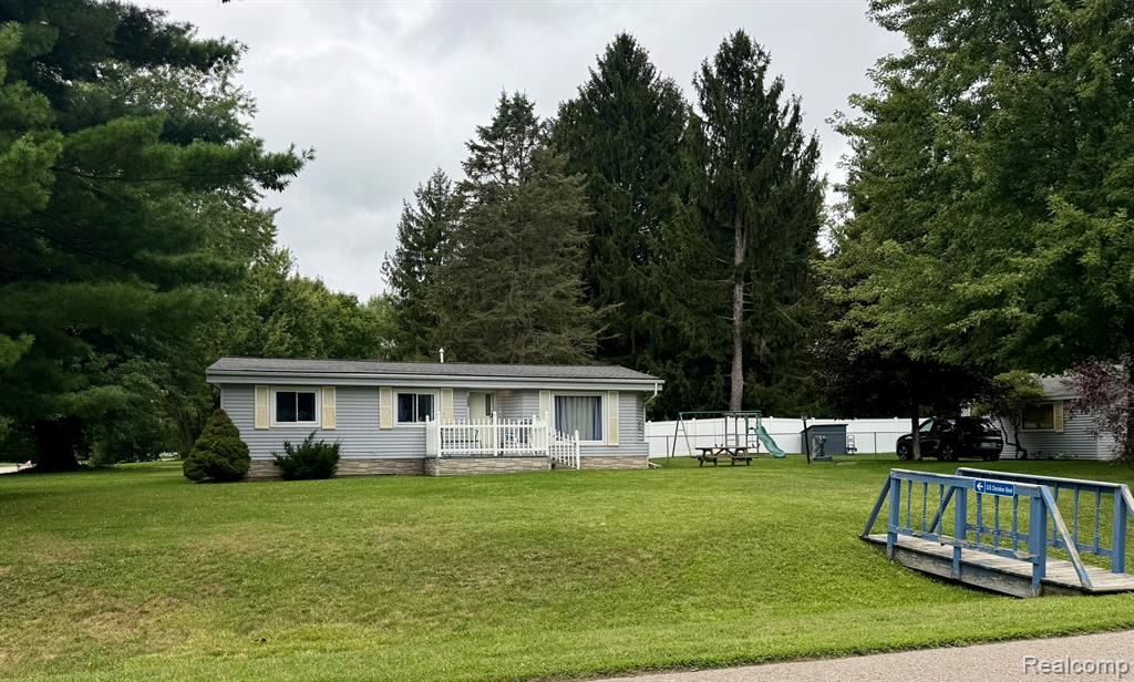 526 Cherokee Bend, Howell, MI 48843 — Photo 2