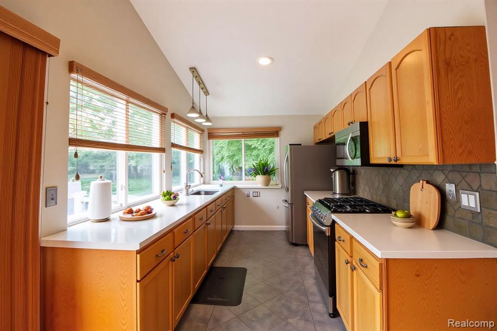 5107 CHESTERSHIRE CT, West Bloomfield, MI — Photo 4