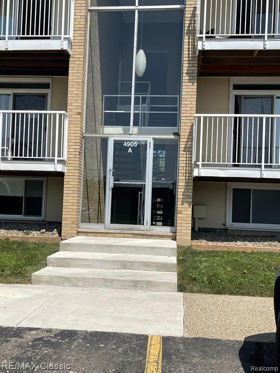4905 CROOKS Road, A11, Royal Oak, MI 48073 — front exterior