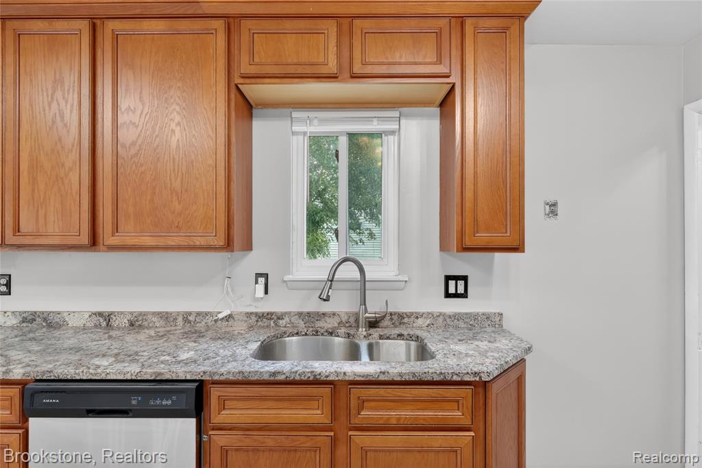 24915 Tallman Avenue, Warren, MI 48089 — Photo 11