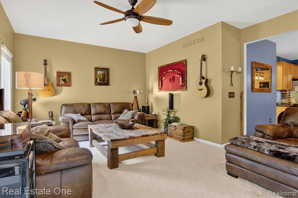 1972 Woodridge Court, Highland, MI — Photo 12