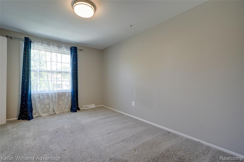 18467 Middlesex Avenue, Lathrup Village, MI 48076 — Photo 37