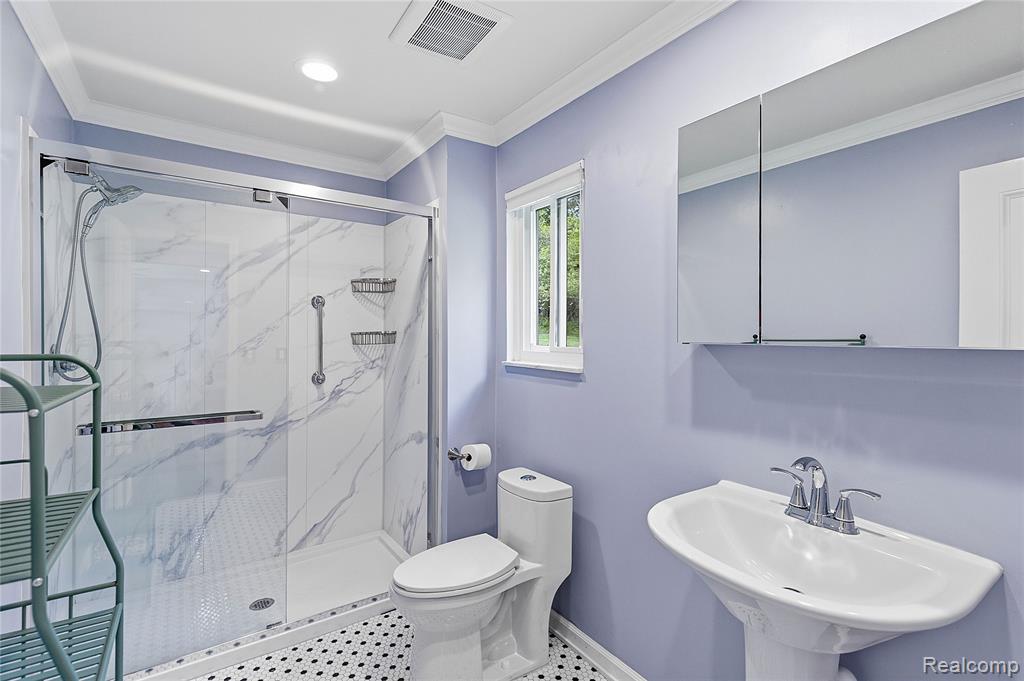 4042 Chablis Street, West Bloomfield, MI 48323 — Photo 22