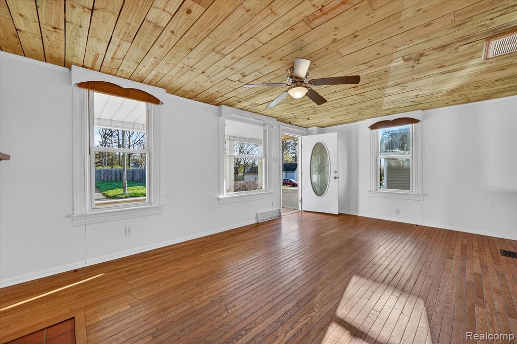 913 Cedar Street, St. Clair, MI 48079 — Photo 5