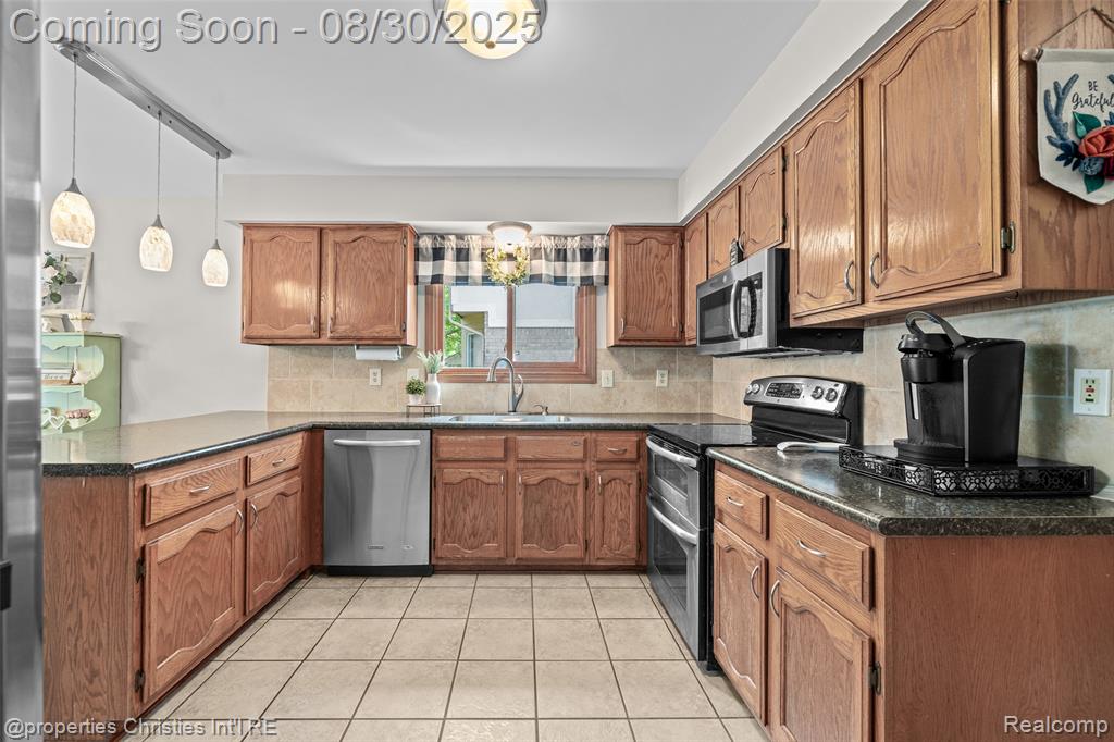 46502 Springhill Drive, Shelby Twp, MI 48317 — Photo 13