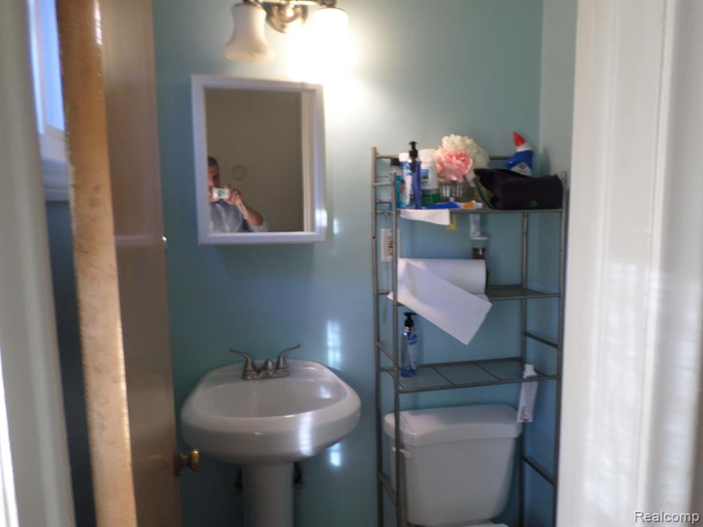 8386 N COLONIAL Street, Dearborn Heights, MI 48127 — Photo 22