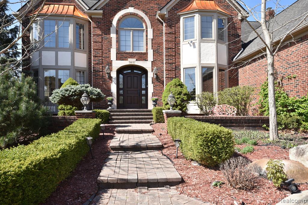 5687 GREENHILL Drive, Troy, MI 48098 — Photo 2