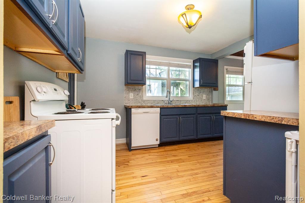 22 DAVISON Street, Oxford, MI 48371 — Photo 12