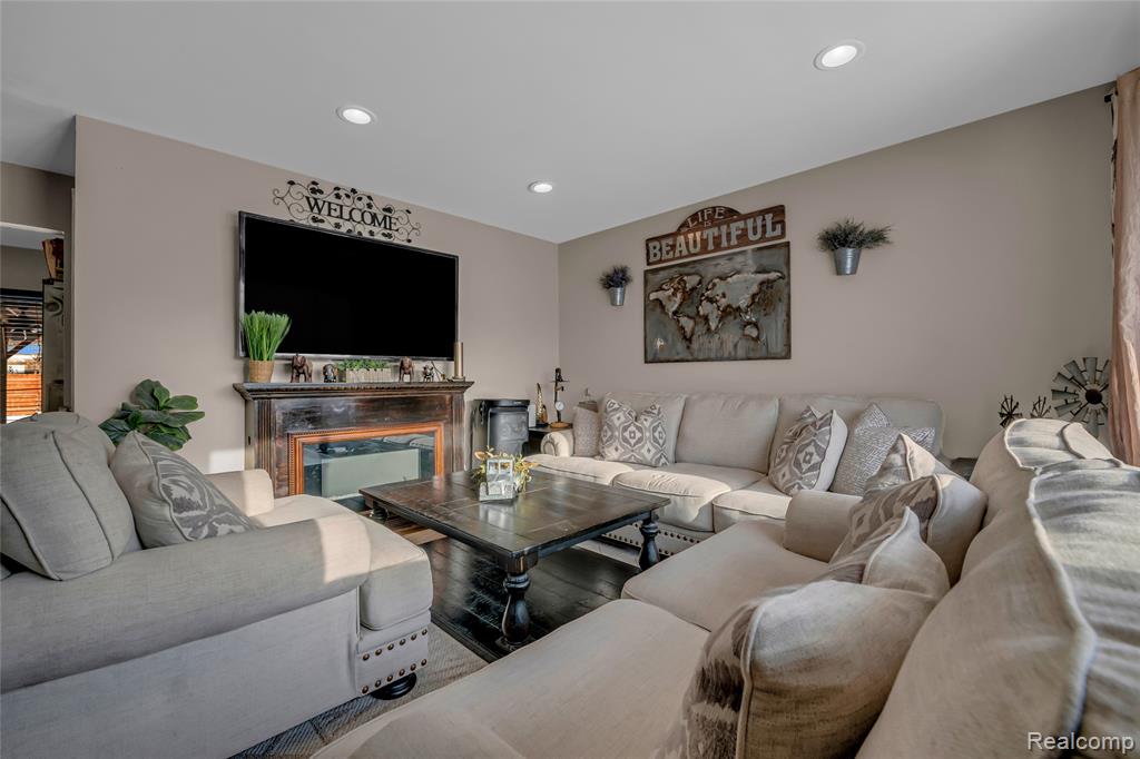 245 N Walnut Street, Mount Clemens, MI 48043 — Photo 4