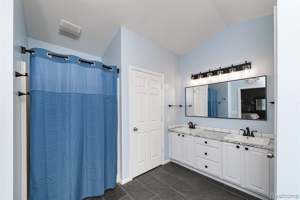 6249 CHERRYWOOD Drive, Ypsilanti, MI 48197 — Photo 27