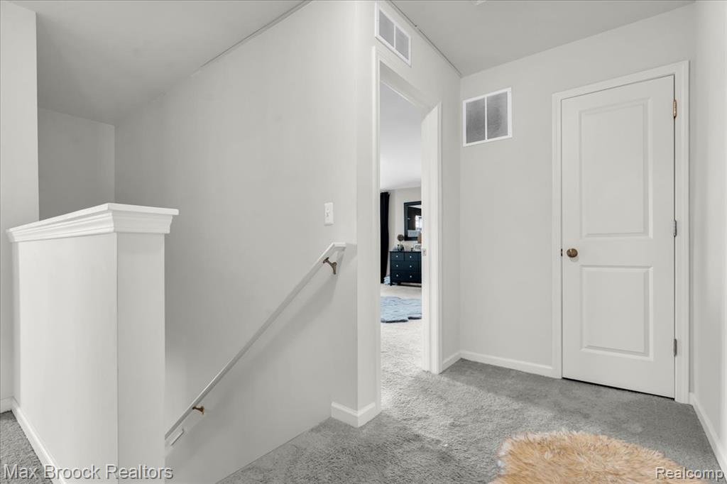 302 Shari Street, Pontiac, MI 48341 — Photo 14