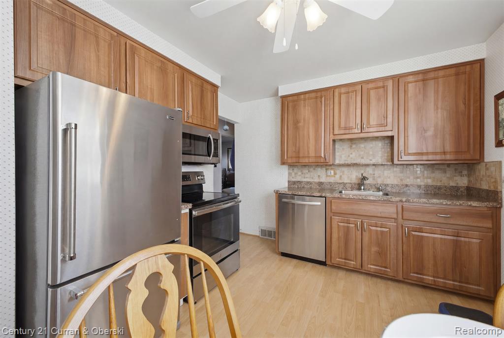 7042 Gilman Street, Garden City, MI — Photo 12