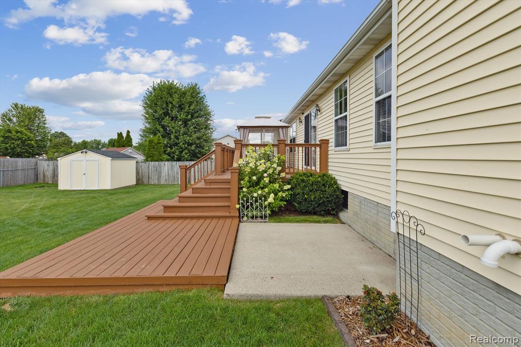 7206 Glen Oak Court, Grand Blanc, MI 48439 — Photo 37