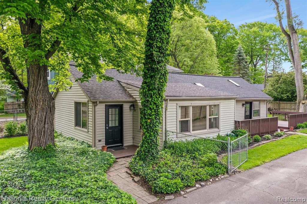 330 BEACHWAY Street, Whitmore Lake, MI 48189 — Photo 7
