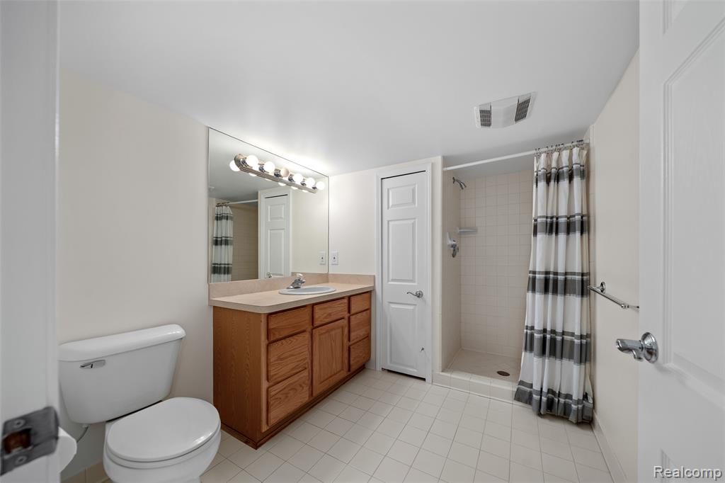 21425 Archwood Circle, Farmington Hills, MI 48336 — Photo 31