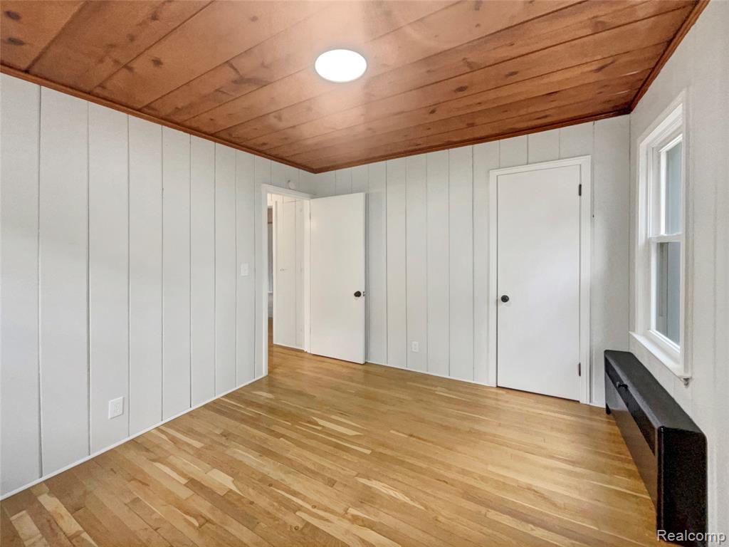 6441 Crest Drive, Waterford, MI 48329 — Photo 13