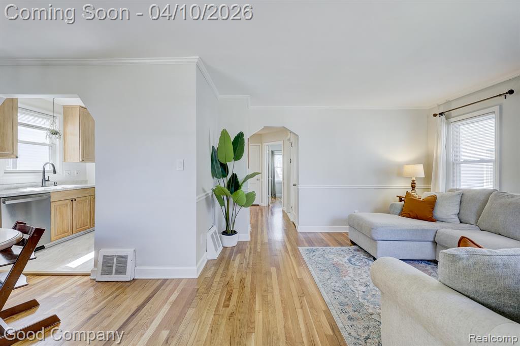 915 N Dorchester Avenue, Royal Oak, MI 48067 — Photo 2