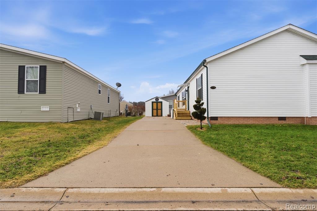 11798 Willoway Court, South Lyon, MI 48178 — Photo 28