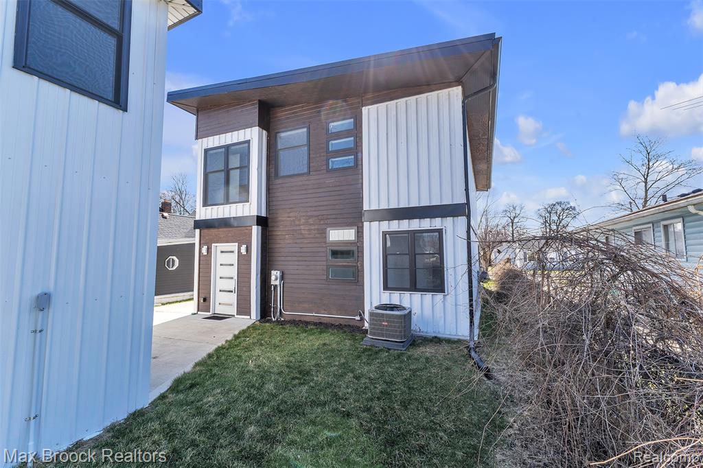 51 E Shevlin Avenue, Hazel Park, MI 48030 — Photo 54