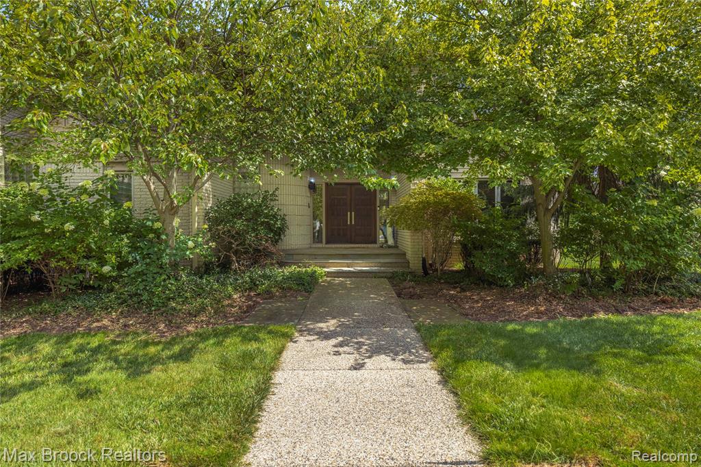 6067 Charles Drive, West Bloomfield, MI — Photo 4