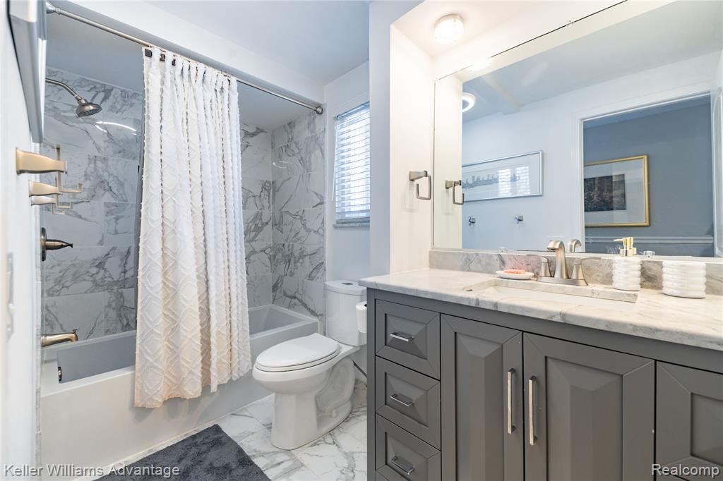 1466 Shankin Court, Wolverine Lake, MI 48390 — Photo 24