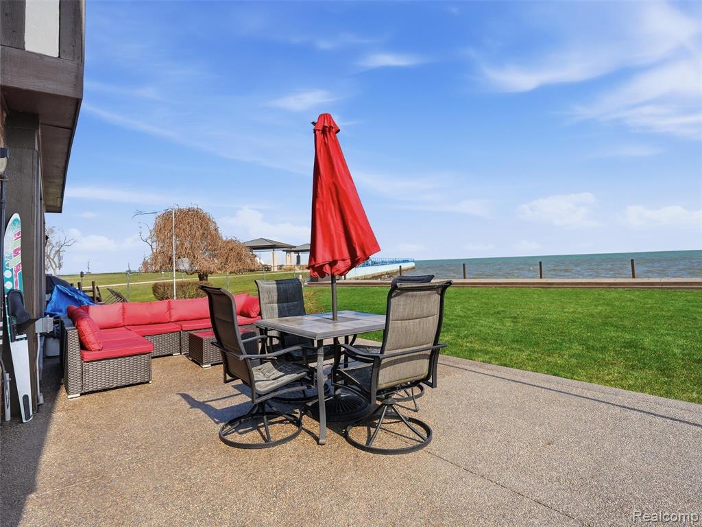 102 Lac Sainte Claire Drive, Saint Clair Shores, MI 48082 — Photo 9
