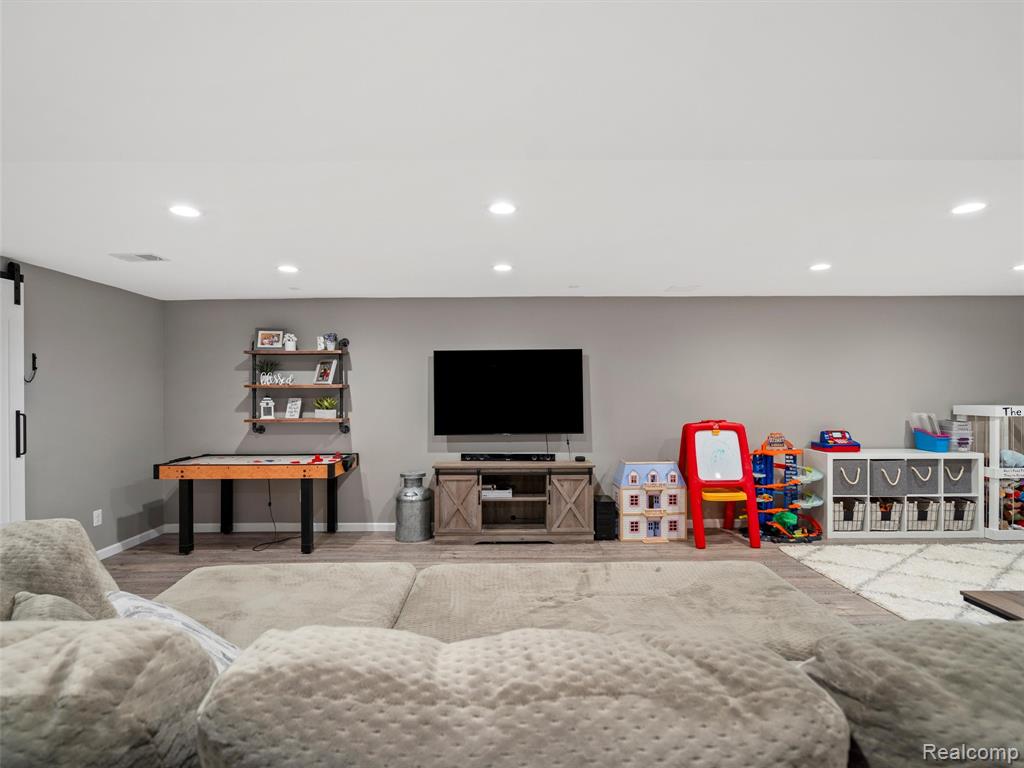 45877 ANDREW Drive, Macomb, MI 48044 — Photo 32