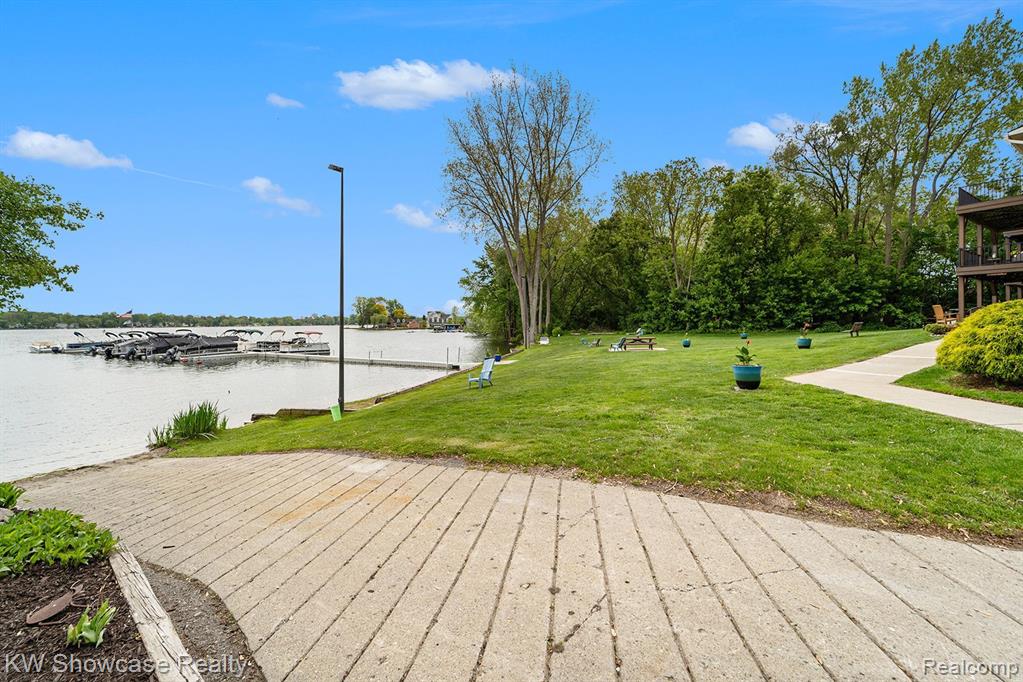 895 S PONTIAC Trail, C206, Walled Lake, MI 48390 — Photo 21