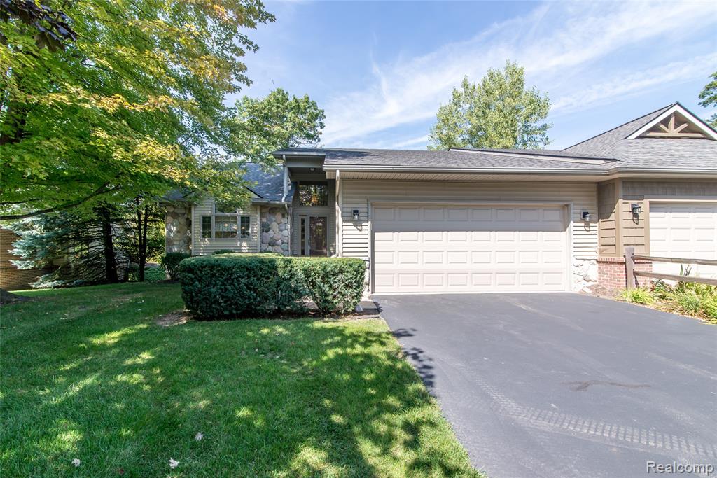 840 Heatheridge Court, Brighton, MI 48116 — Photo 4
