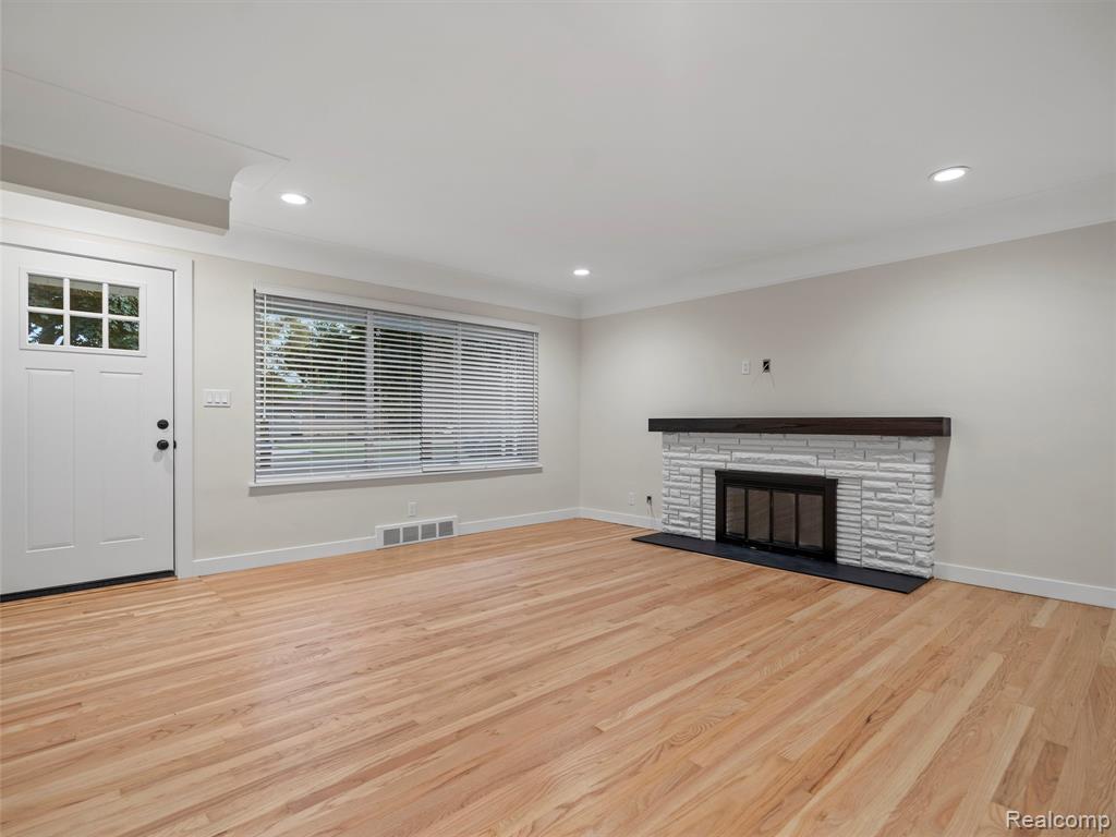 8211 Saint John Street, Utica, MI 48317 — Photo 5