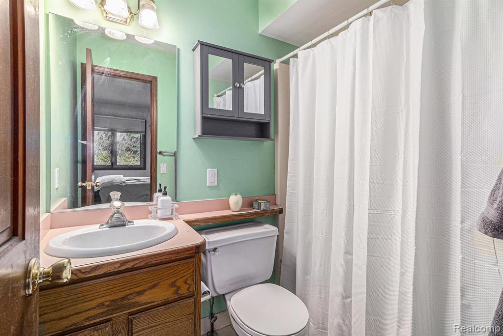 5895 Meadows Drive, Clarkston, MI 48348 — Photo 32