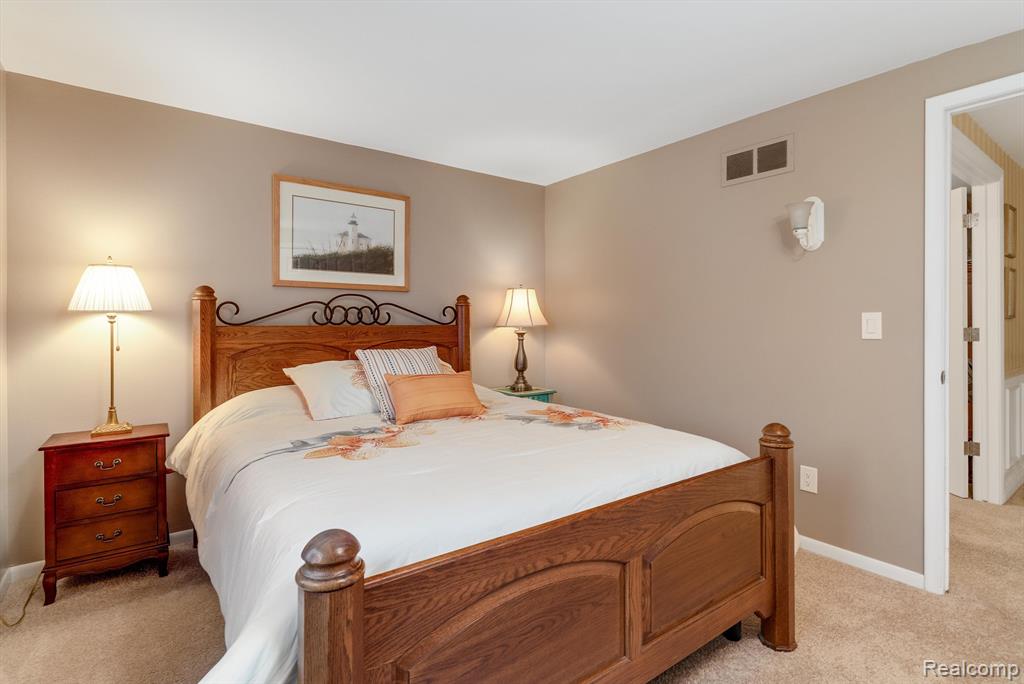 682 Heritage Lane S, Rochester Hills, MI 48309 — Photo 34