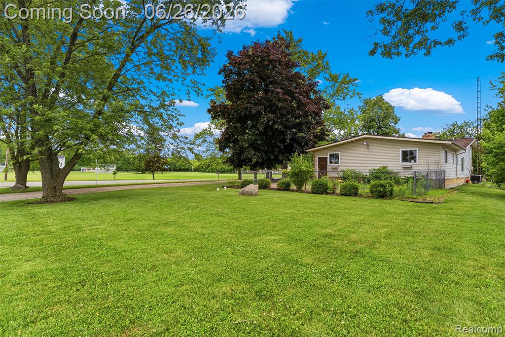 5120 Hillcrest Circle, Flint, MI 48506 — Photo 36