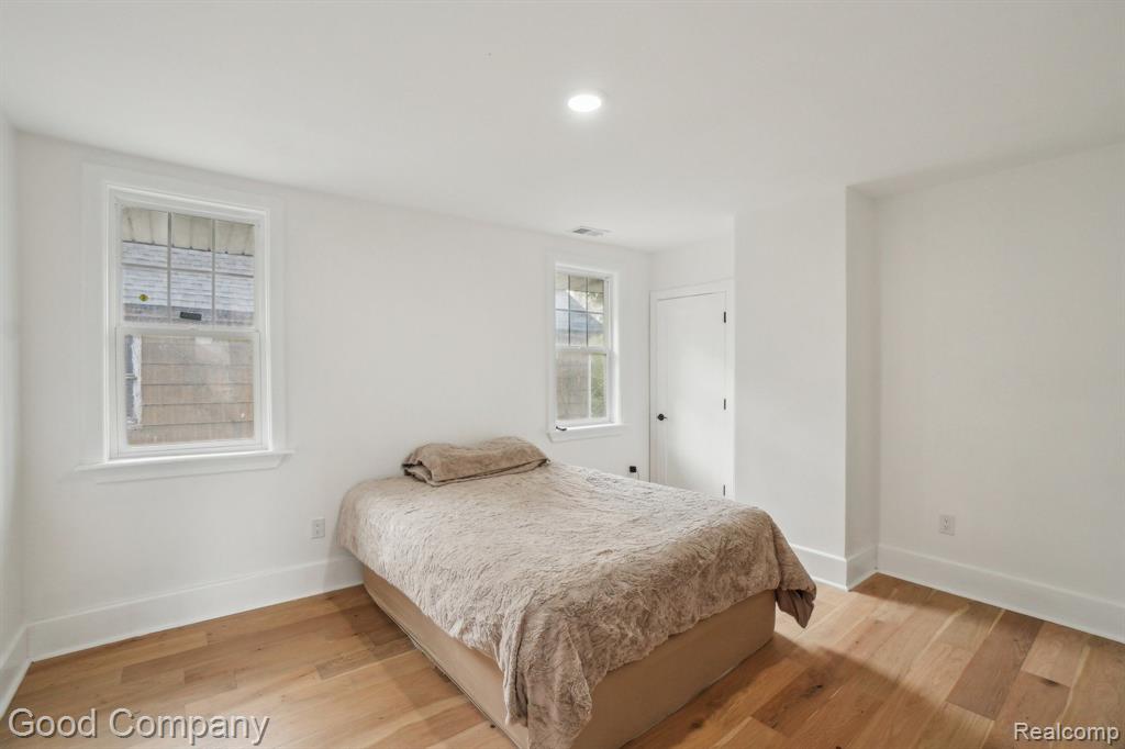 1645 CADILLAC Boulevard, Detroit, MI 48214 — Photo 23