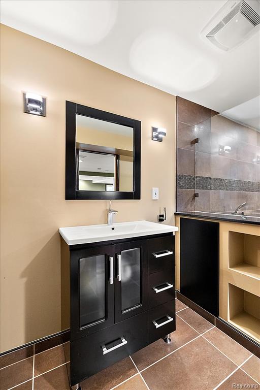 43054 Oxford Court, Novi, MI — Photo 20