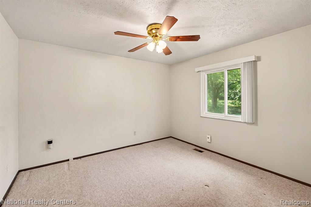 1800 Kingston Drive, Pinckney, MI 48169 — Photo 11
