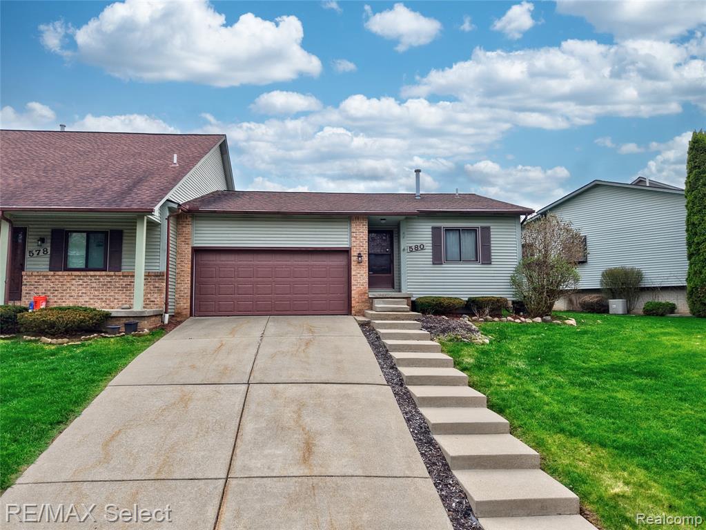 580 Oakbrook Circle, Flushing, MI 48433 — Photo 2