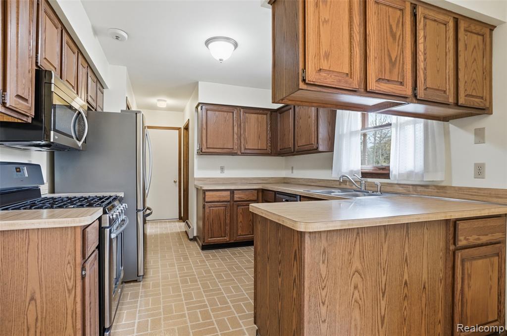 6080 W Coon Lake Road, Howell, MI 48843 — Photo 10