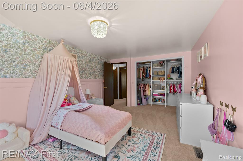 26376 Lawrence Drive, Dearborn Heights, MI 48127 — Photo 18