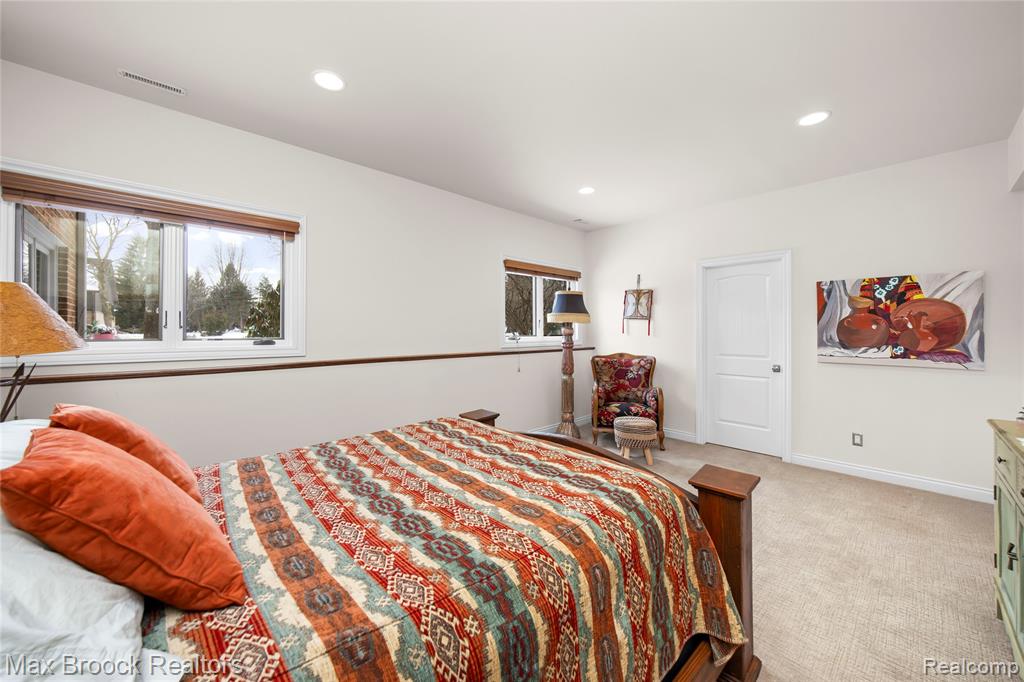 5867 BRAVO COURT, Orchard Lake Village, MI 48324 — Photo 77