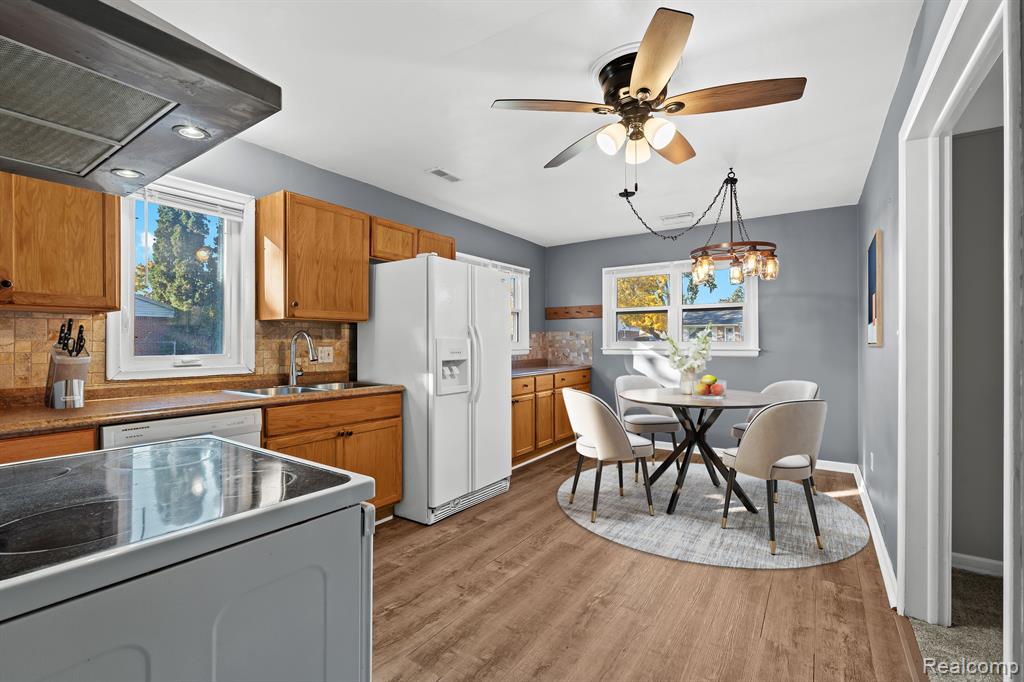 8946 OPORTO Street, Livonia, MI 48150 — Photo 16