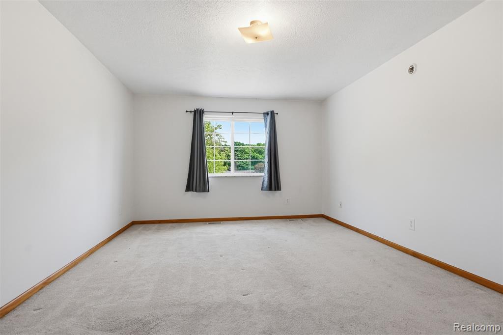 4482 Pleasant Valley Road, Brighton, MI 48114 — Photo 18
