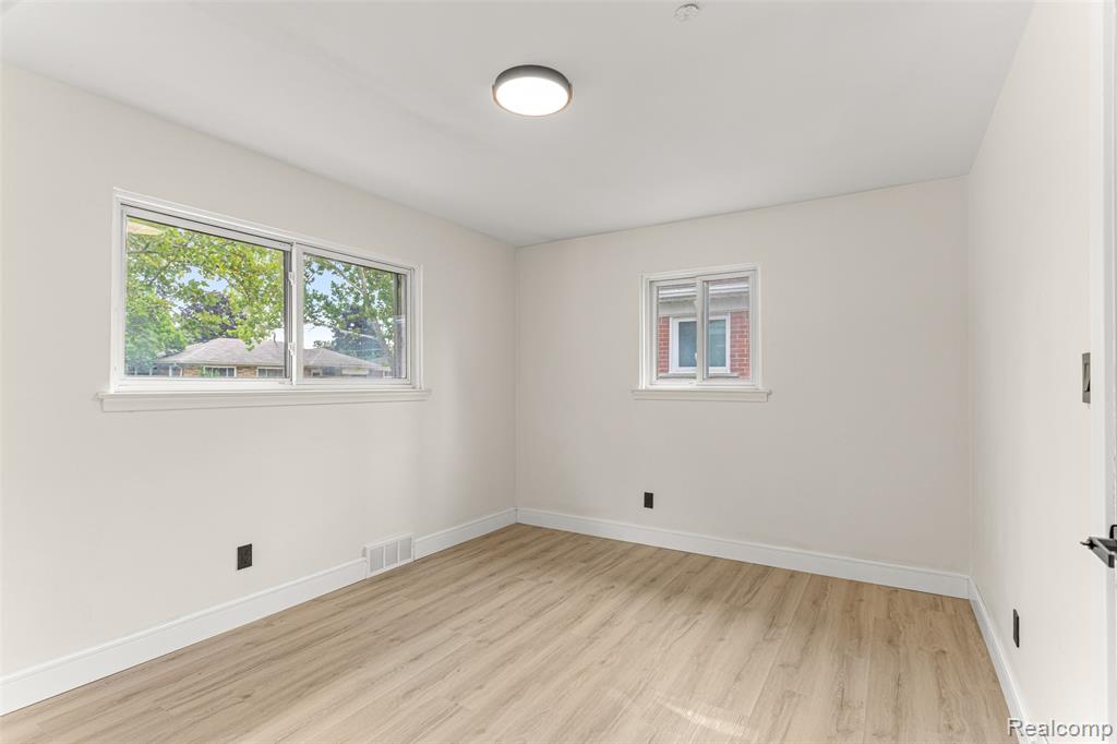 6981 Amboy Street, Dearborn Heights, MI 48127 — Photo 16