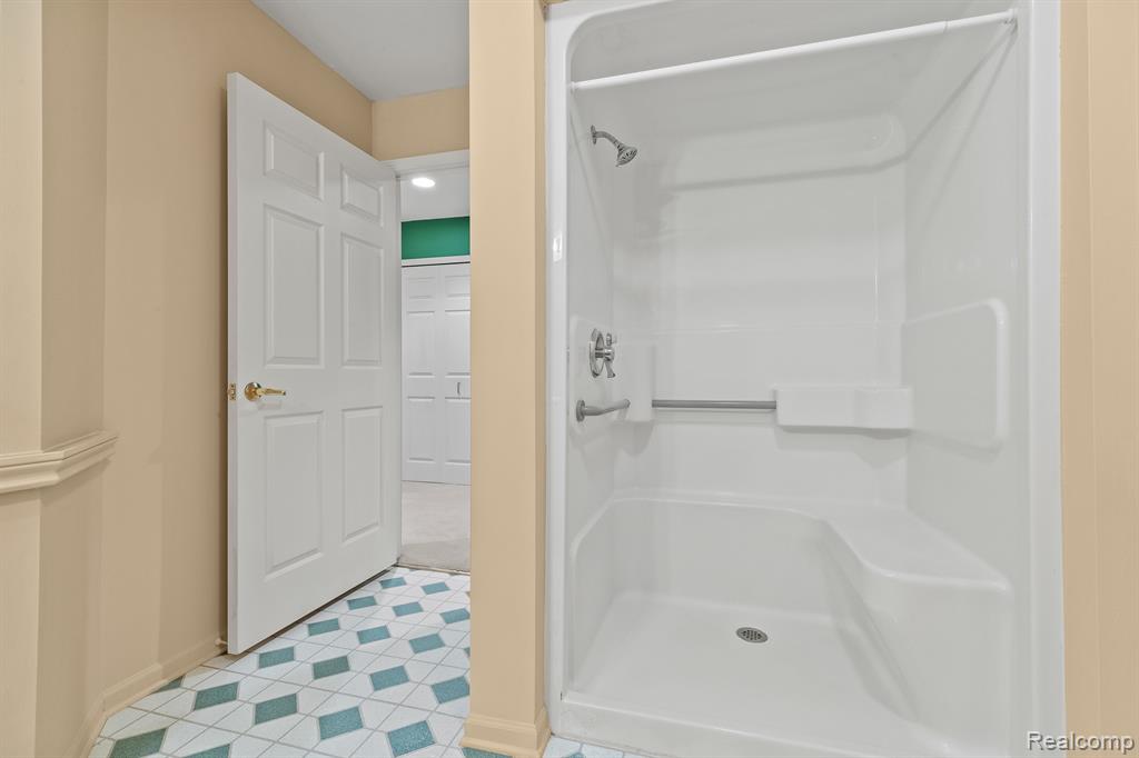 21334 MULBERRY Court, 50, Farmington Hills, MI 48336 — Photo 9