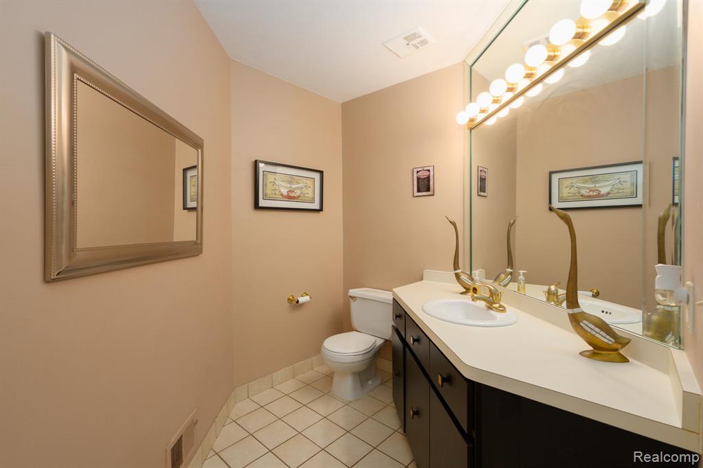 4343 Foxpointe Drive, West Bloomfield, MI 48323 — Photo 20