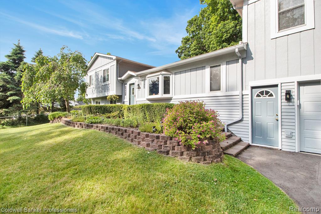 5885 Rockcroft Boulevard, Clarkston, MI — Photo 21