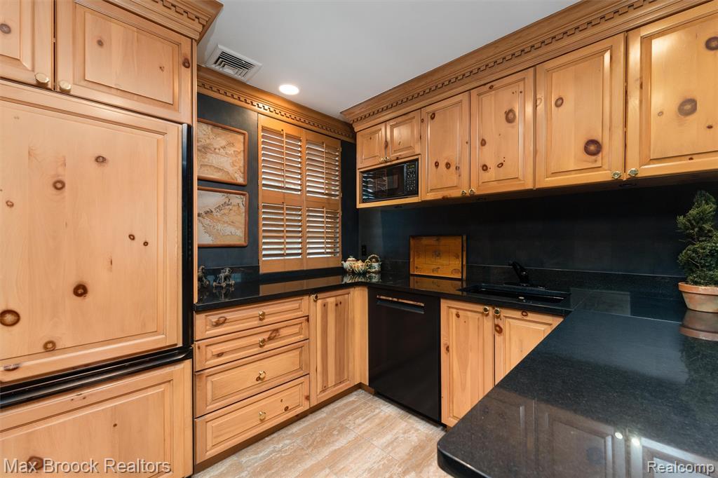 919 W Glengarry Circle, Bloomfield Hills, MI 48301 — Photo 40
